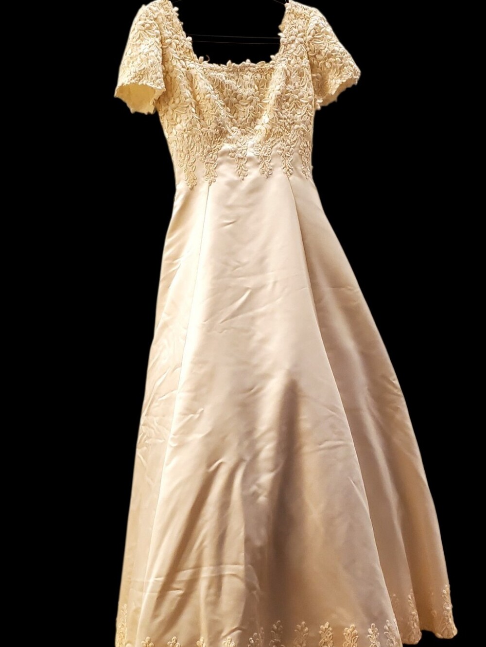 Demetrinos Ivory Lace Bodice A-Line Wedding Dress with Cap Sleeves  Sz Small New